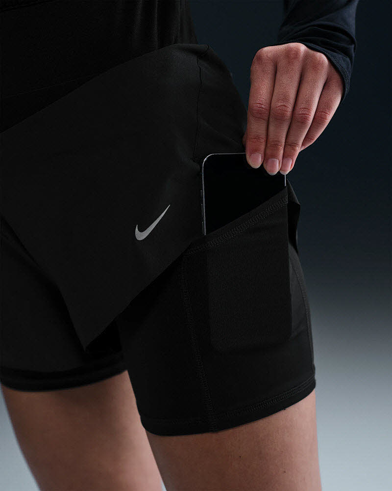 W NK SWIFT DF MR 2IN1 SHRT