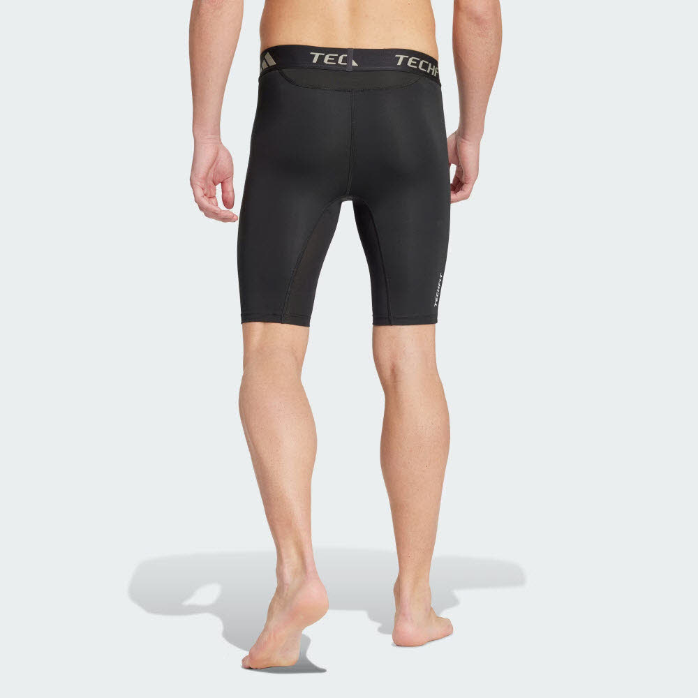 TF BASE SHORT T 7''