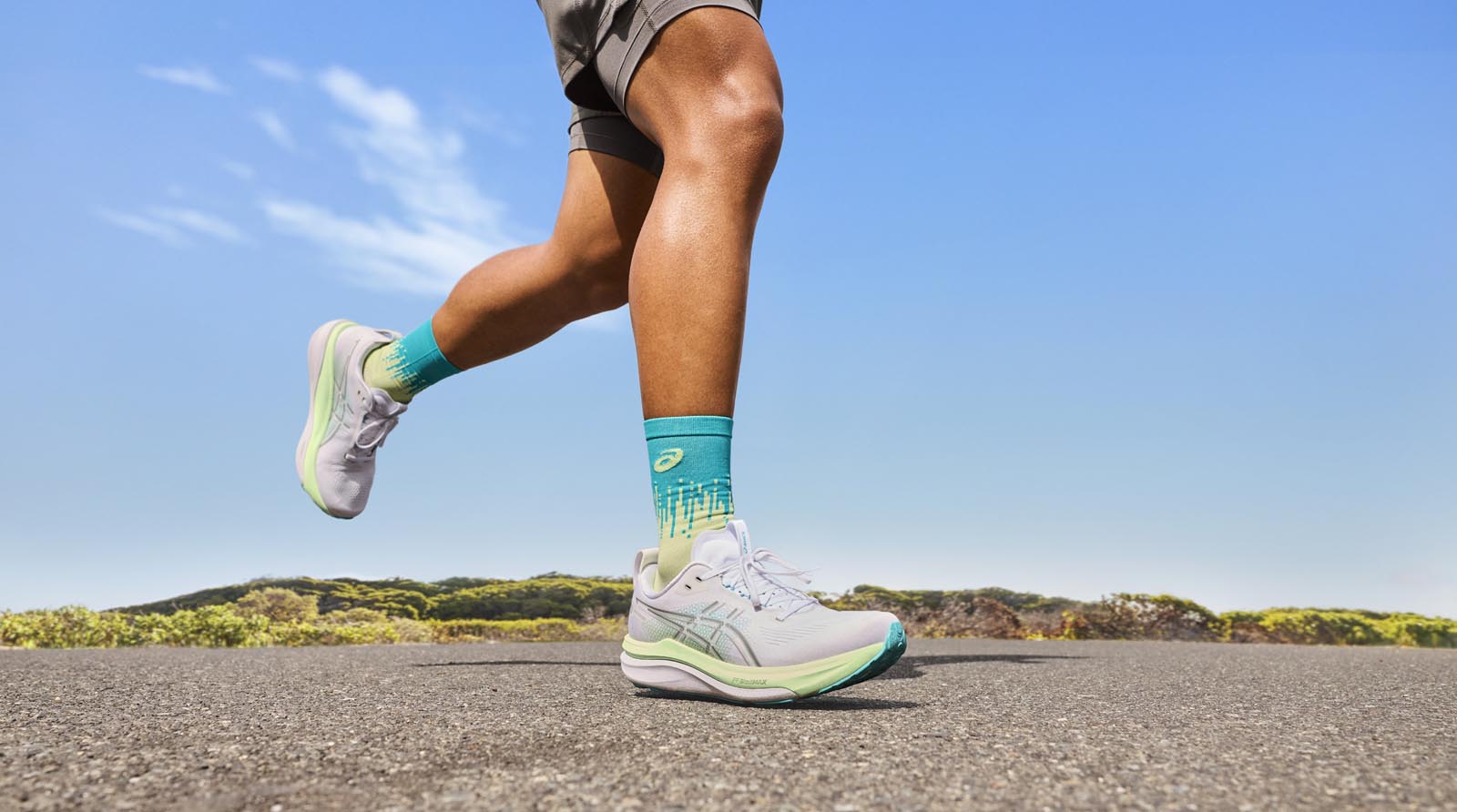 HEADER_AW26_GEL-KAYANO-33_HIGHLIGHT_M_ON-FOOT-ACTION_A