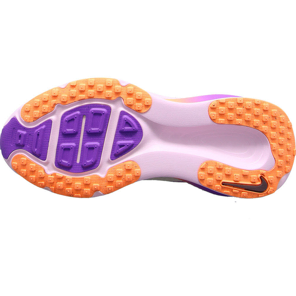 W NIKE VOMERO 18