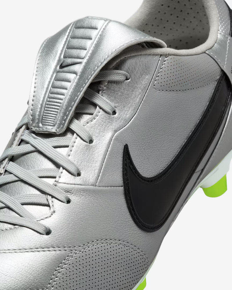 THE NIKE PREMIER III FG
