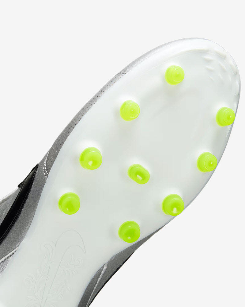THE NIKE PREMIER III FG