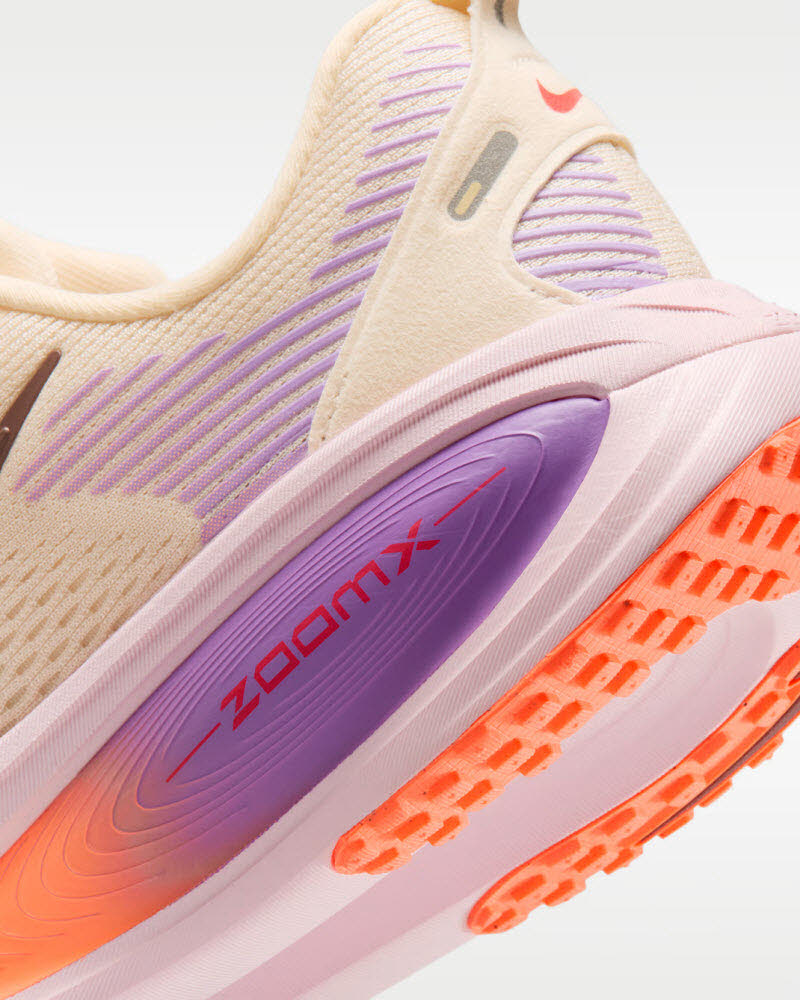 W NIKE VOMERO 18