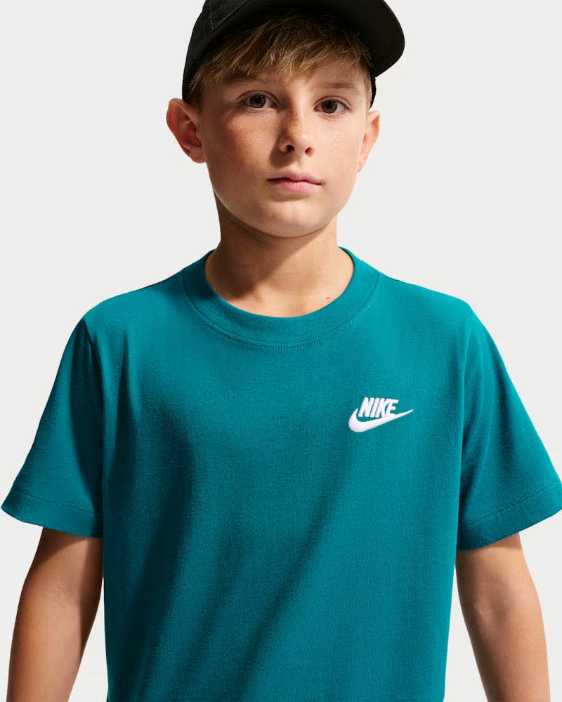 K NSW TEE EMB FUTURA LBR
