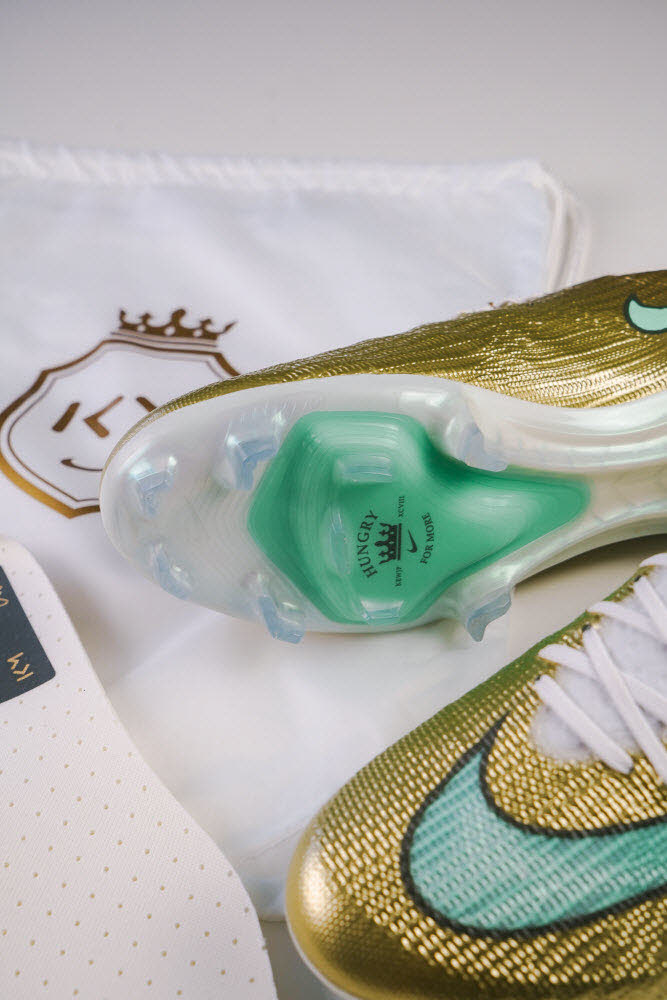 SUPERFLY 11 ACADEMY FG/MG KM