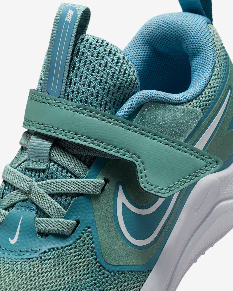 Nike Cosmic Runner