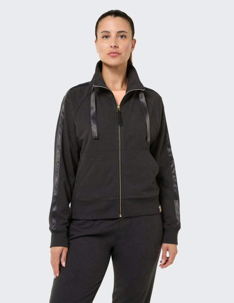 VB_Carrie 4080 OB Jacket