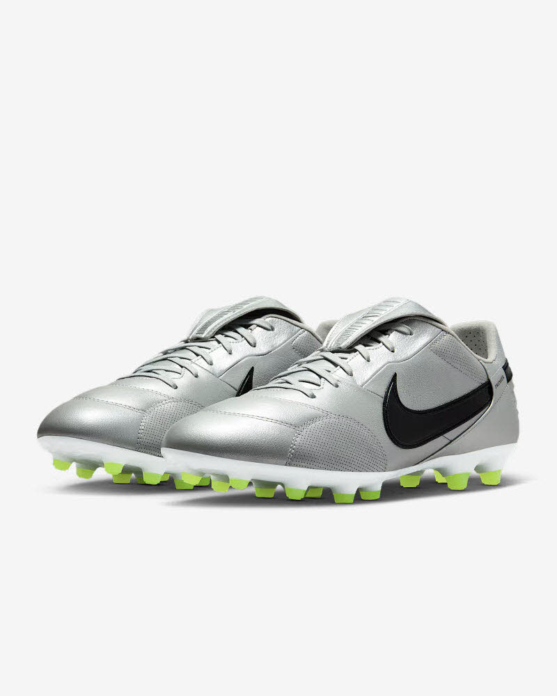 THE NIKE PREMIER III FG