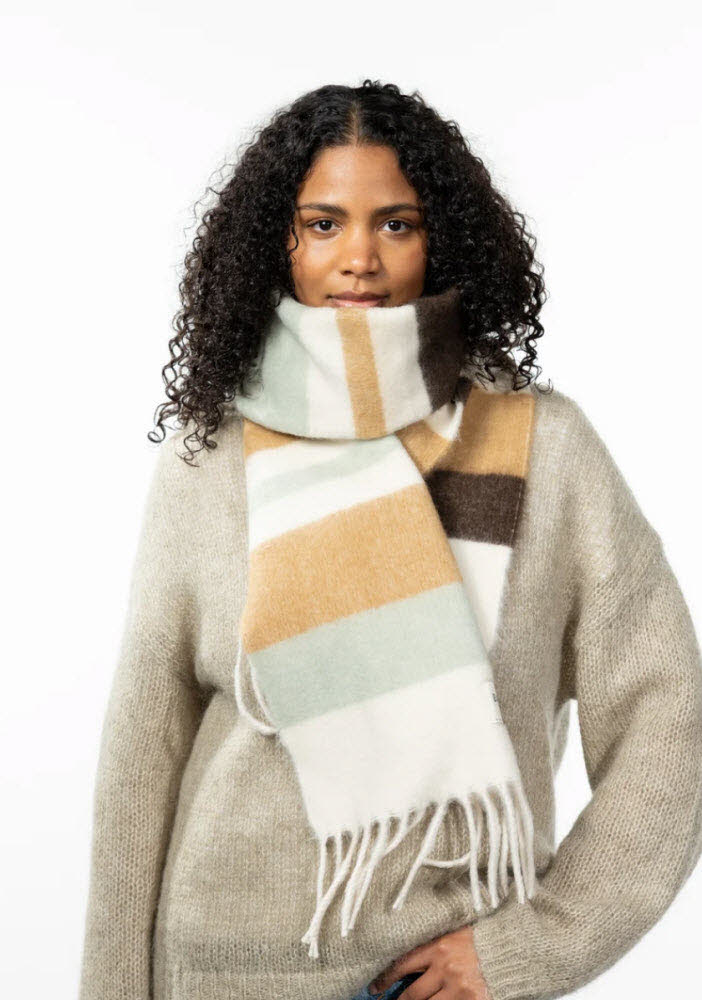 Eluzabeth Scarf