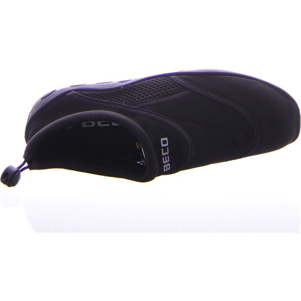 Surf- und Badeschuhe