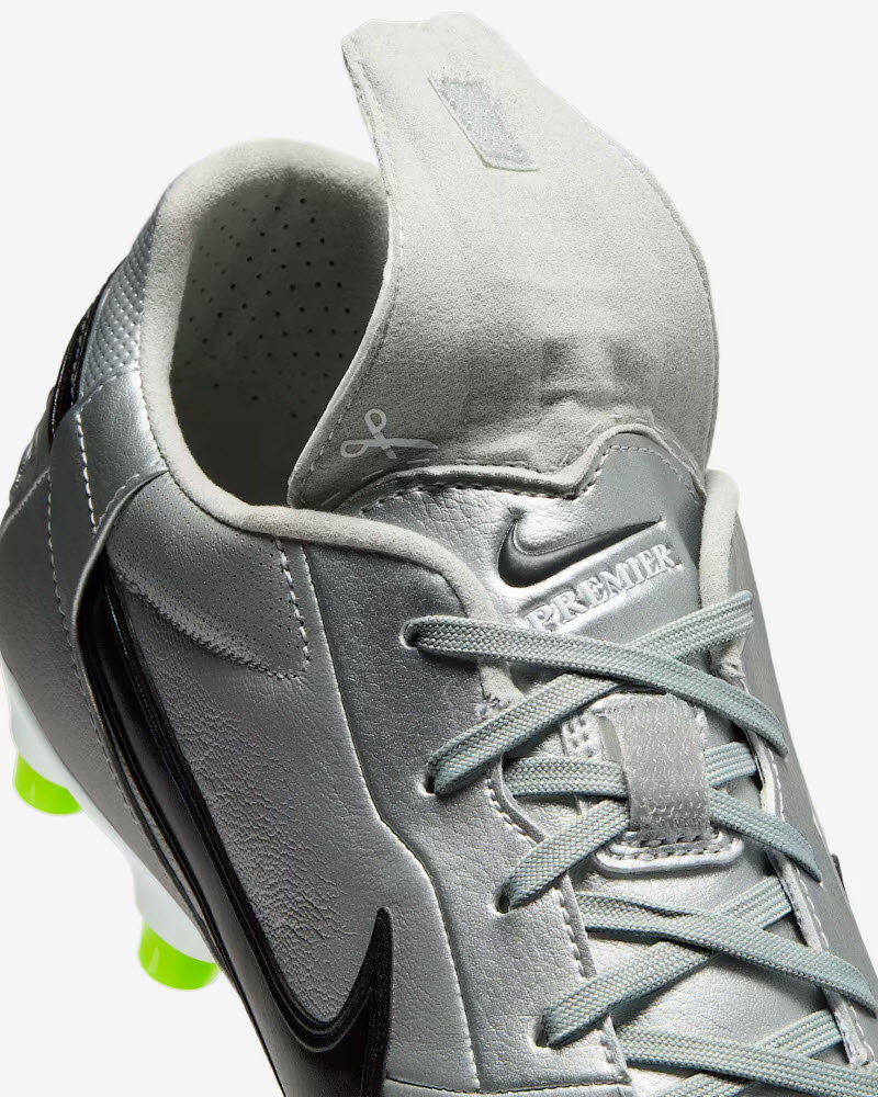 THE NIKE PREMIER III FG